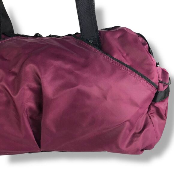 Lululemon Athletica Extra Mile Duffle Gym Yoga Travel Bag Weekender Crossbody - Picture 12 of 16
